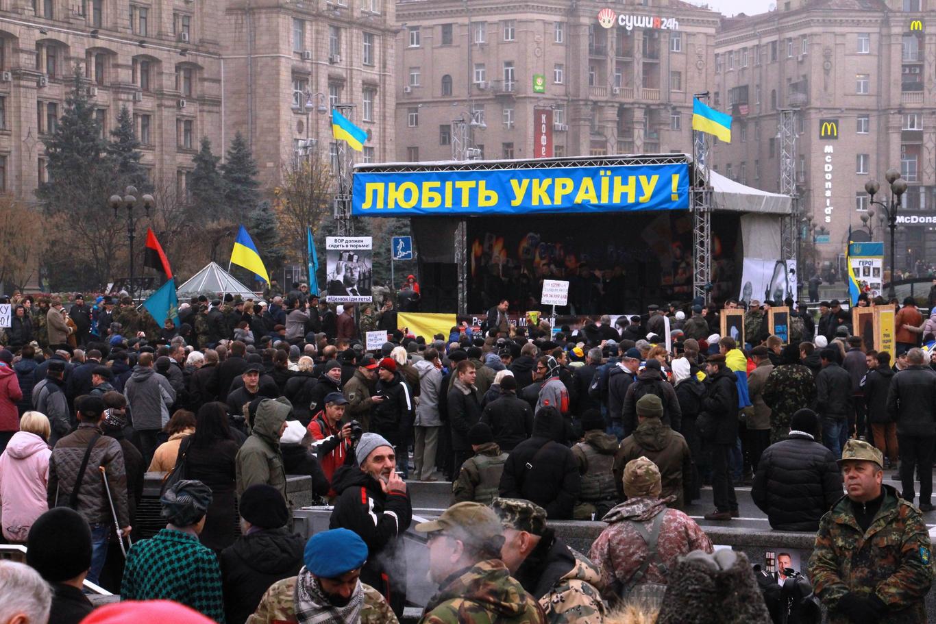 На Майдані Незалежності віче. Вимагають відставки уряду