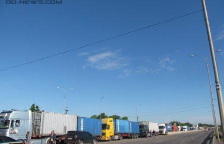 Далекобійники заблокували трасу в Одесі — протестують проти вагового контролю