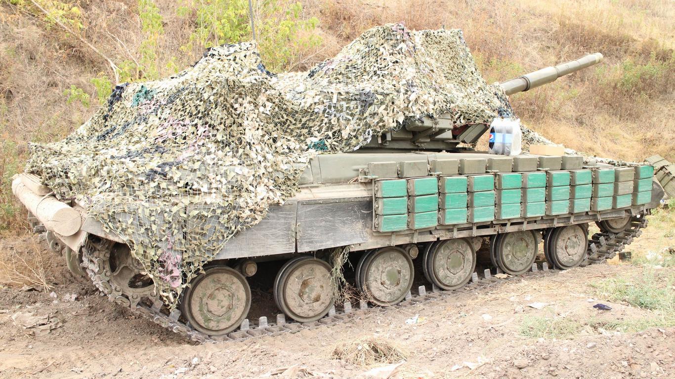 День танкиста отметили в Трехизбенке — репортаж с передовой