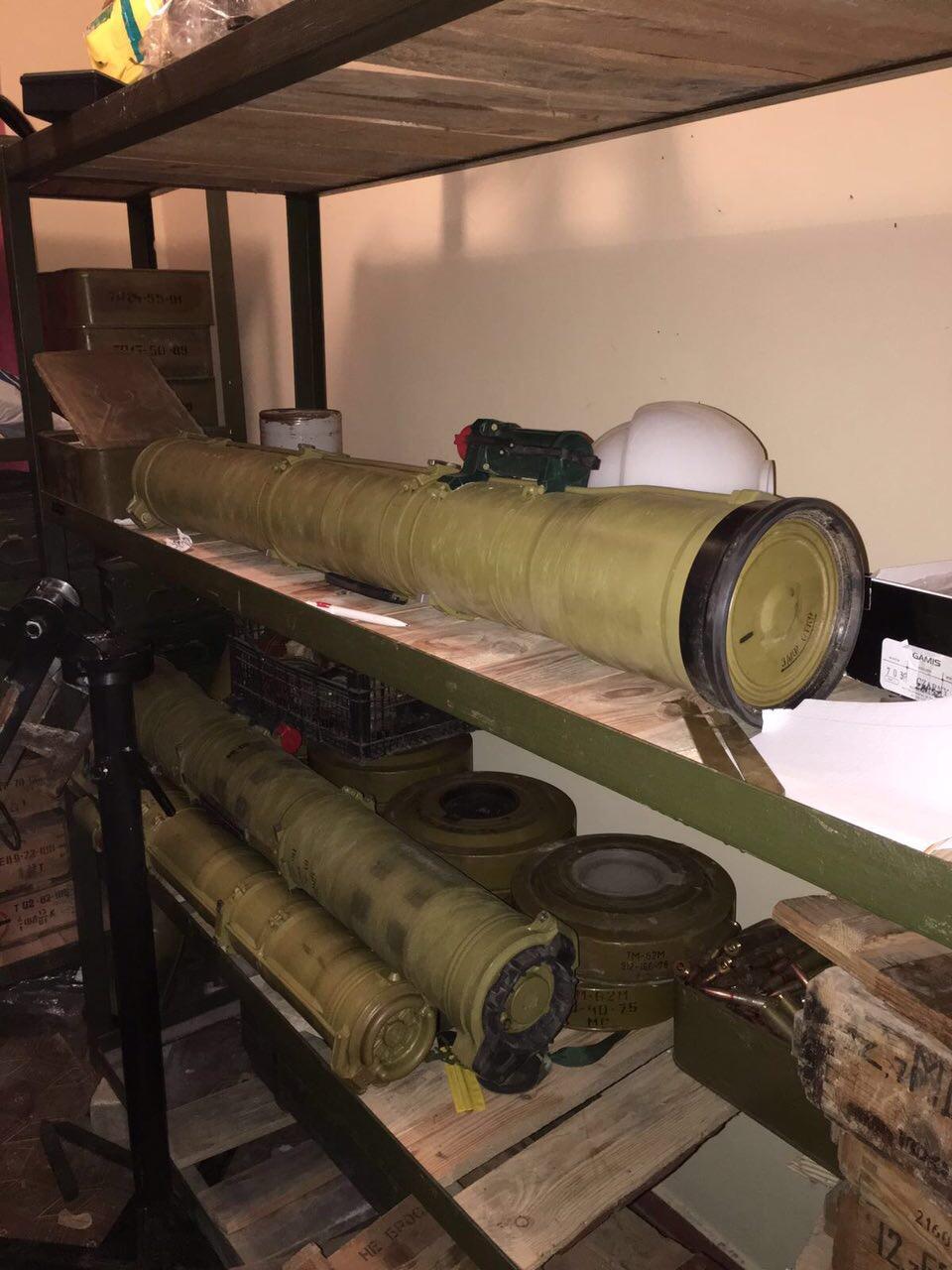 ГПУ зупинила ввезення до Києва 65 кг тротилу, 100 гранат і купи патронів