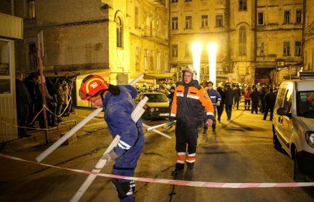 З-під заваленого будинку у Києві дістали шістьох людей, пошуки продовжуються