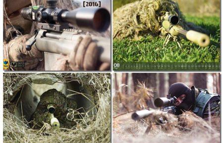 Волонтери презентували календар з українськими снайперами