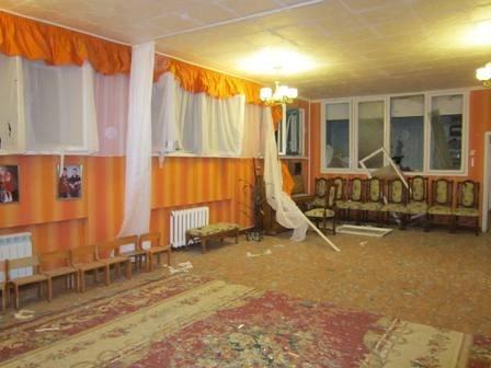 Батьки вихованців ясельної групи самі відбудовують дитячий садок в Горлівці