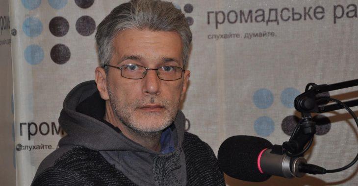 Андрій Куликов у футболці до Дня української мови