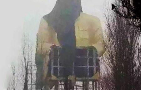 36-метрову «золоту» статую Мао Цзедуна зносять