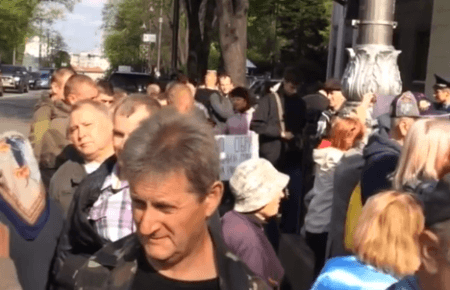 Під Верховною Радою вимагають «незалежного генерального прокурора»