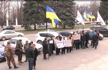 Жителі Дніпропетровська вийшли на захист військового шпиталю
