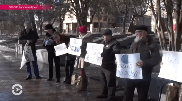 Жителі Ростова впевнені: рубль врятує повернення Криму Україні