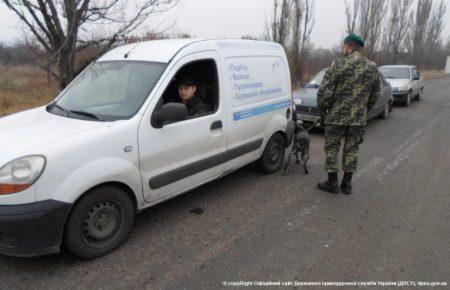 Близько тисячі автомобілів збираються у чергах на пунктах пропуску в АТО