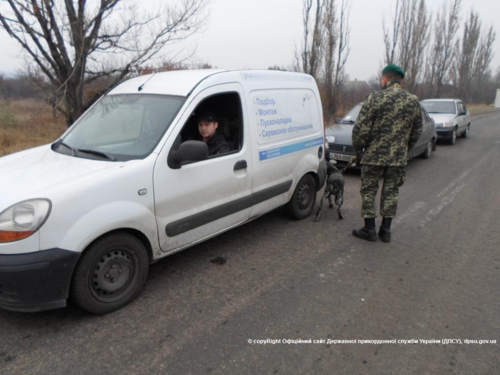 Близько тисячі автомобілів збираються у чергах на пунктах пропуску в АТО