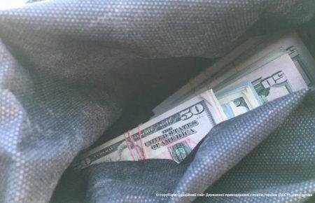 Через «Зайцеве» в Донецьк везли $55 000, гаджети та парфуми — прикордонники