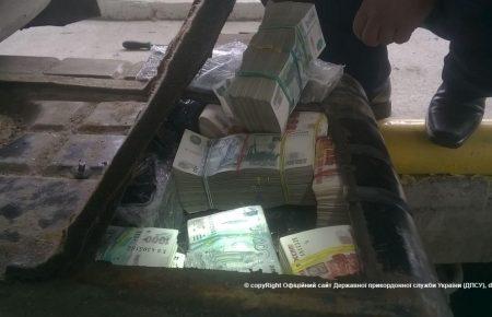Українець віз до Росії майже 500 млн рублів — прикордонники