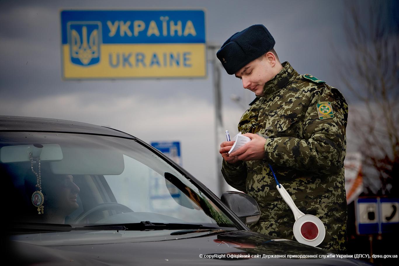 Росіянин віз в Україну ісламістську пропаганду, відео катувань і вбивств