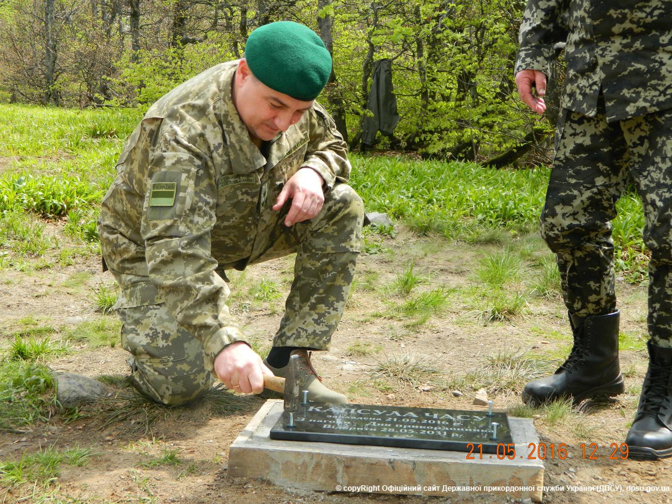 Прикордонники у Карпатах заклали капсули часу для своїх наступників