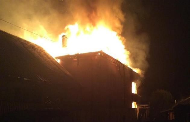 Роми мукачівського табору спалили будинок свого екс-барона