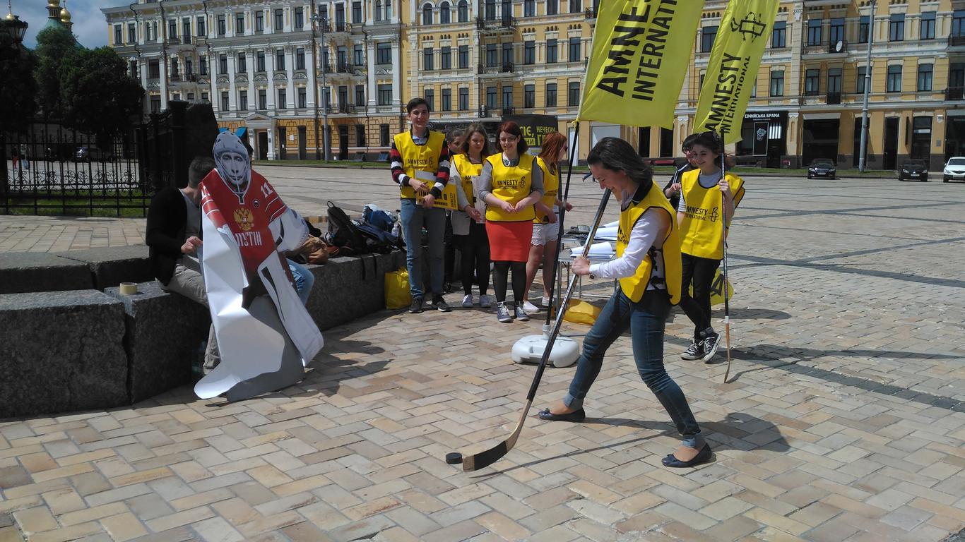 У Києві забили шайбу Путіну з вимогою звільнити в’язнів совісті