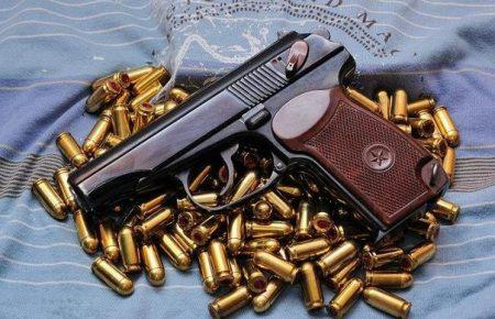 У Слов'янську затримали військового, який намагався вивезти зброю