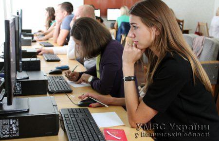 Як у Луцьку тестували кандидатів у патрульну поліцію (фото, відео)