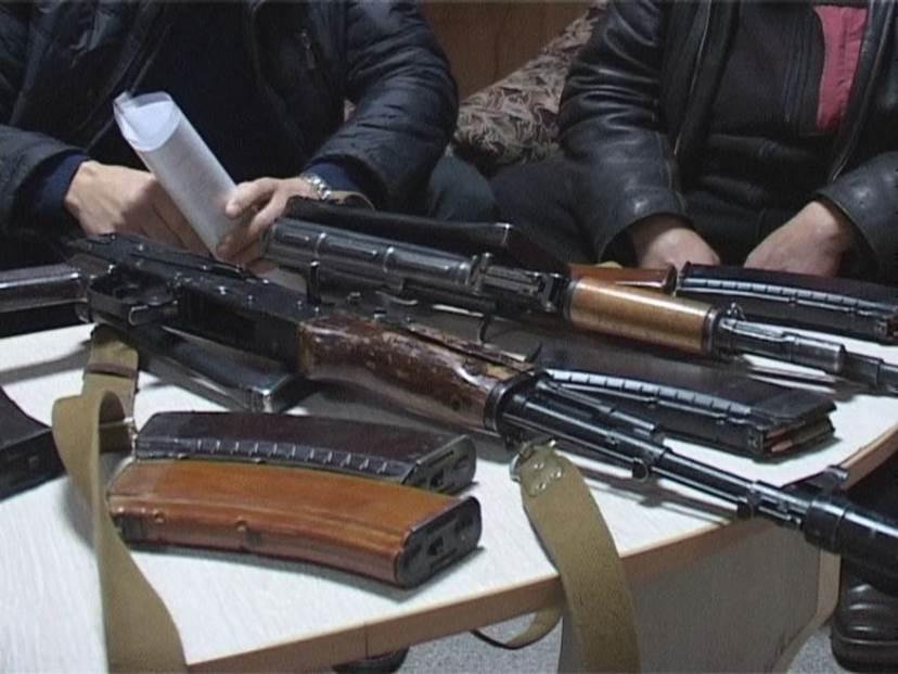 Житель Дніпропетровщини здав зброю, знайдену у лісі