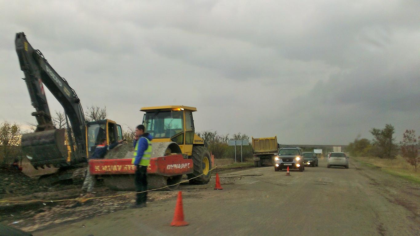 В Крыму три месяца ремонтируют трассу, и в этом году не закончат