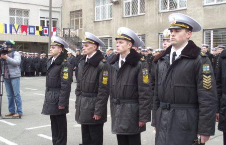 Курсанти, які співали гімн під час захоплення академії в Криму, отримали кортики в Одесі
