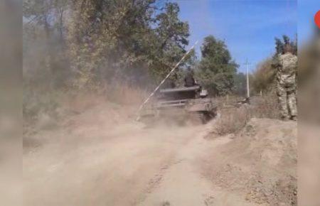 ВСУ в селе Крымское отвели 10 танков от линии разграничения