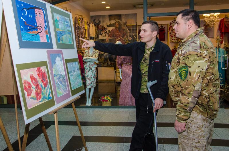 У Дніпропетровську відкрилася виставка картин поранених бійців АТО