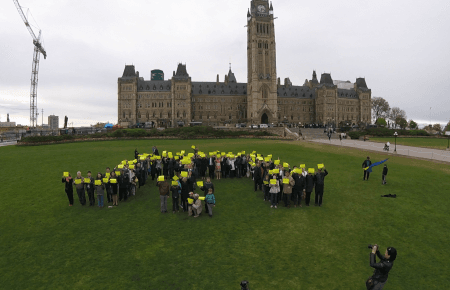 Джемілєв та канадські депутати утворили в Оттаві кримськотатарську «Тамгу»
