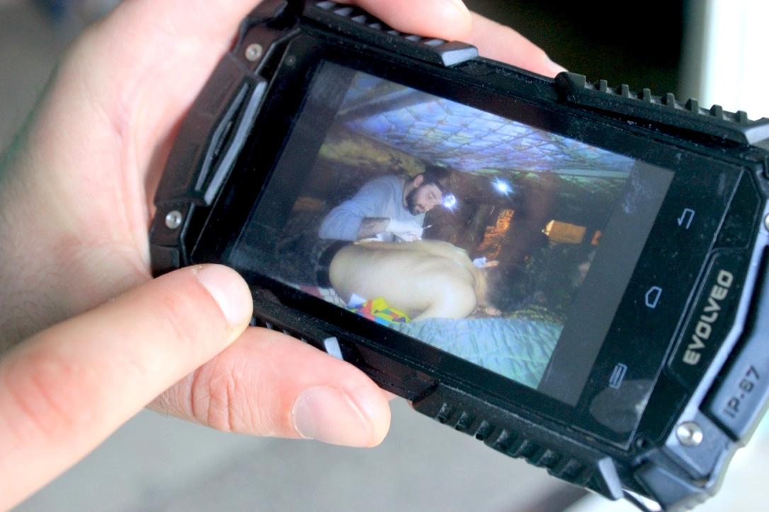 Гради падають, сиплеться земля, а ми в бліндажі оперуємо поранених, — військовий хірург про Дебальцеве