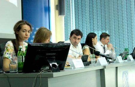 Украинские власти сами превратили Крым в заграницу, — правозащитники