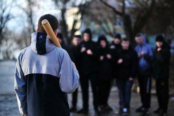 «Титушки» не дали провести народное вече в Донецке