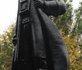 Леніна в Одесі «загримували» під Дарта Вейдера