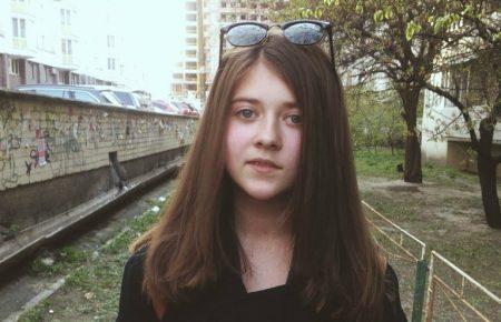 14-летняя волонтёр из Луганска собирает одежду и книги для детей-переселенцев