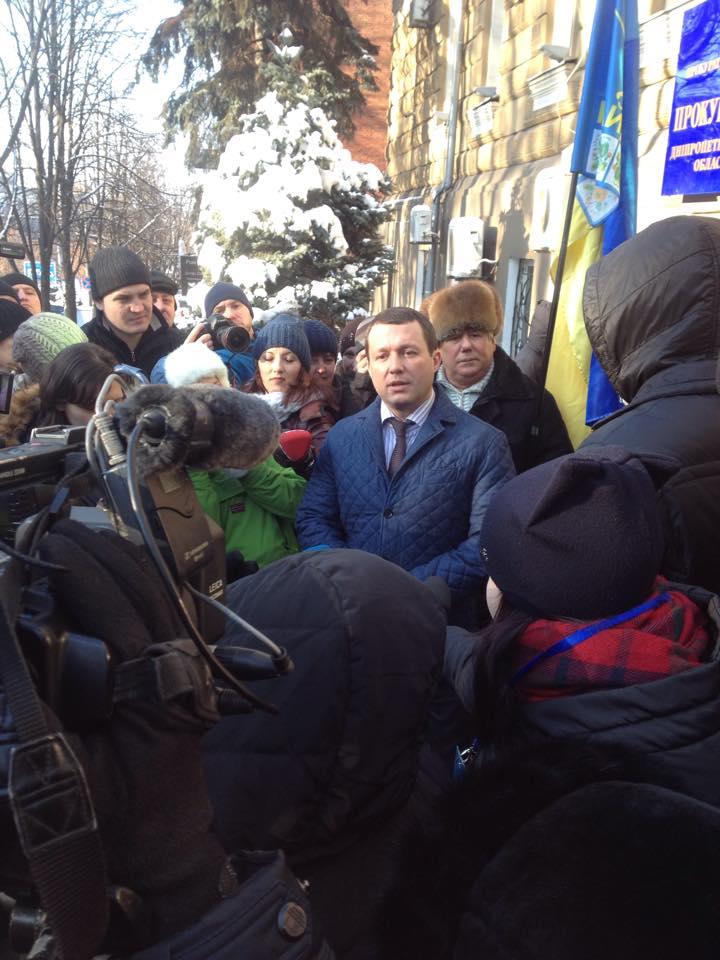 У Дніпропетровську люди зібрались на мітинг проти свавілля прокуратури