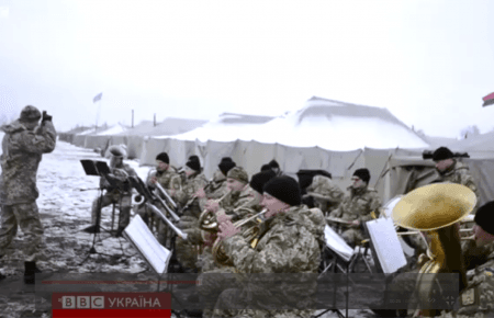 Бійці ЗСУ на полігоні зіграли джаз для побратимів