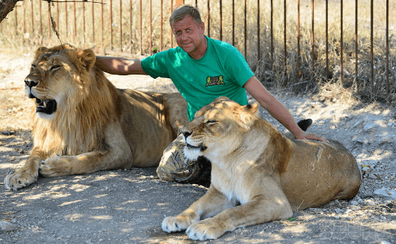 Директор Ялтинского зоопарка хочет взыскать с Поклонской миллион рублей