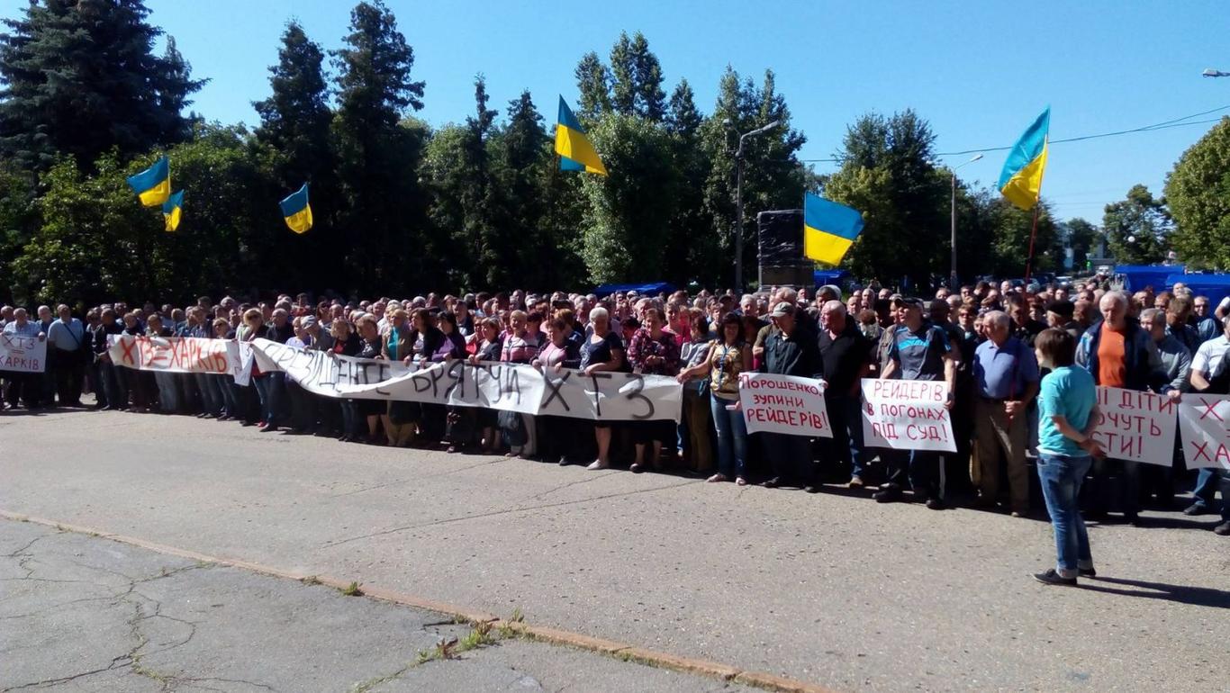 Керівник Харківського тракторного заводу заспокоїв бастуючих робітників