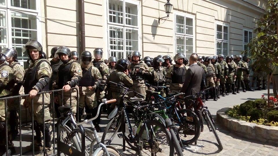 У Львові очікують ще провокацій, але зараз спокійно — кореспондент