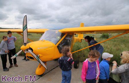 На выставке авиатехники в Керчи показали всего один самолет