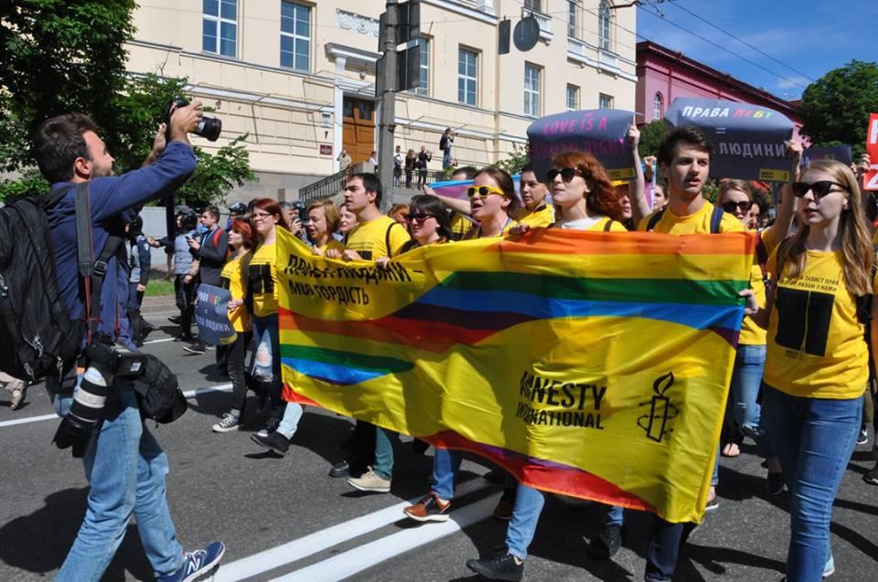 Марш равенства и митинг против в фотографиях