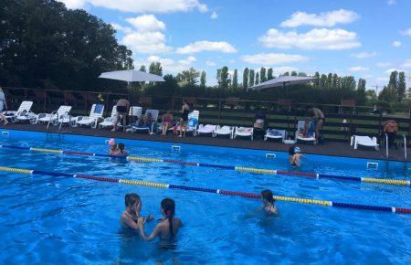 Кияни можуть врятуватись від спеки в басейні під відкритим небом