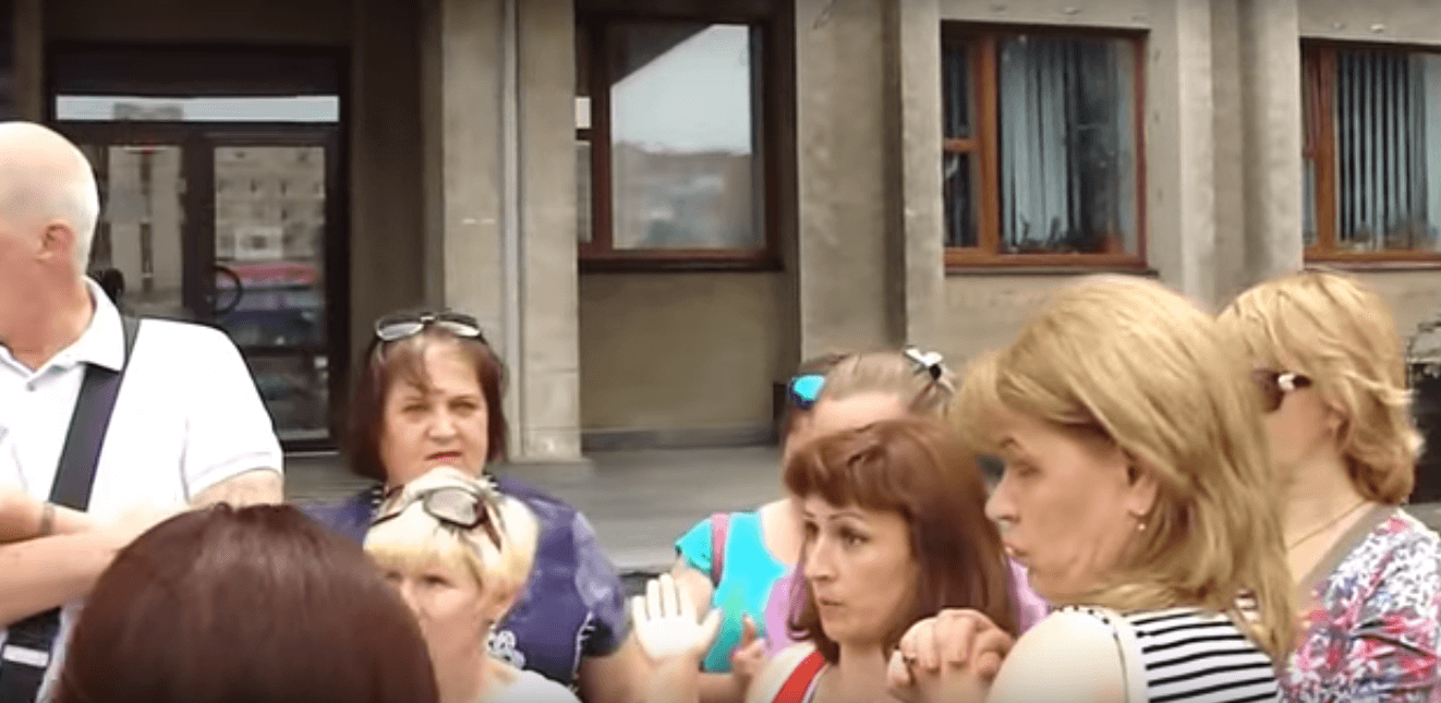 Слов’янські переселенки атакували мера: Вы нас вообще за людей не считаете!