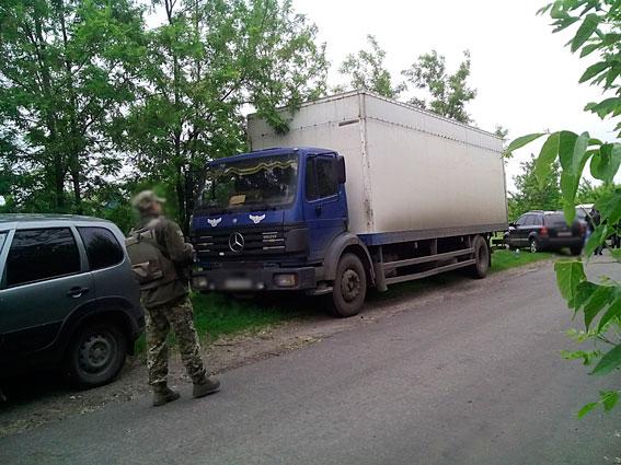 В зоні АТО водій залишив авто і втік, коли побачив правоохоронців