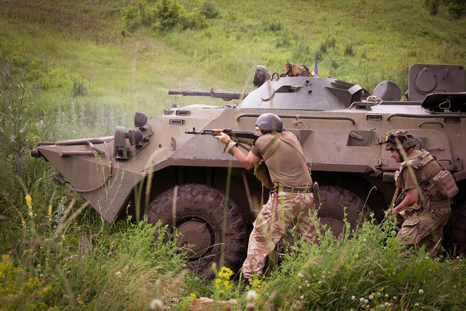 Луганські прикордонники показали, як проходять навчання зі стрільби