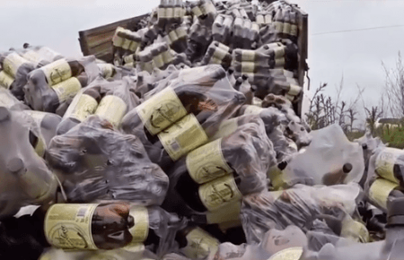 Навіщо в «ЛНР» бульдозером чавили пляшки з пивом?