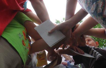 Дітей з-під обстрілів на Донеччині вивозять на реабілітацію до Святогірська