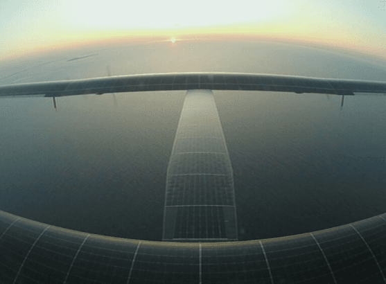 Літак на сонячних батареях розпочав переліт над Атлантичним океаном