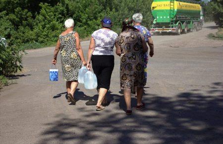 Цена воды на линии разграничения 20 грн за 2 литра, — гуманитарный штаб