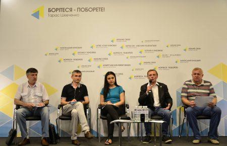 Родичі «незаконно засуджених» громадян збираються голодувати під Радою