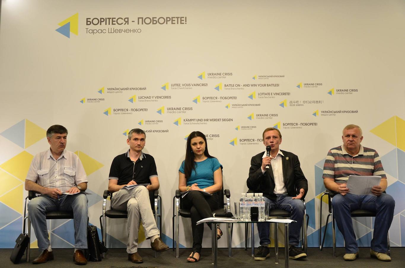 Родичі «незаконно засуджених» громадян збираються голодувати під Радою